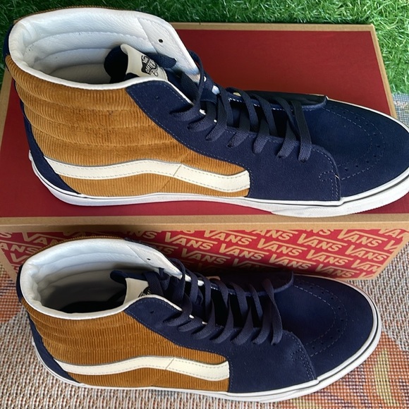 Vans Sk8-Hi High Top Blue/ Brown Corduroy (Men's)
Sk8-Hi "Navy/Brown" Men's Shoe - Picture 3 of 16